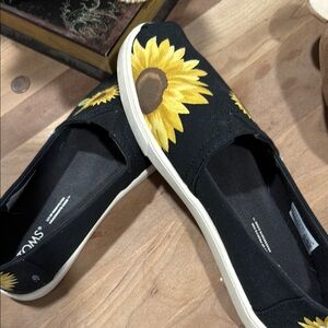 Toms Black and Yellow Sunflower Flats